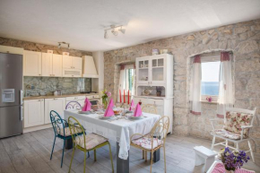 Holiday Home Peaceful Oasis with Whirlpool